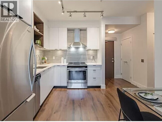 Photo - 5355 Lane St