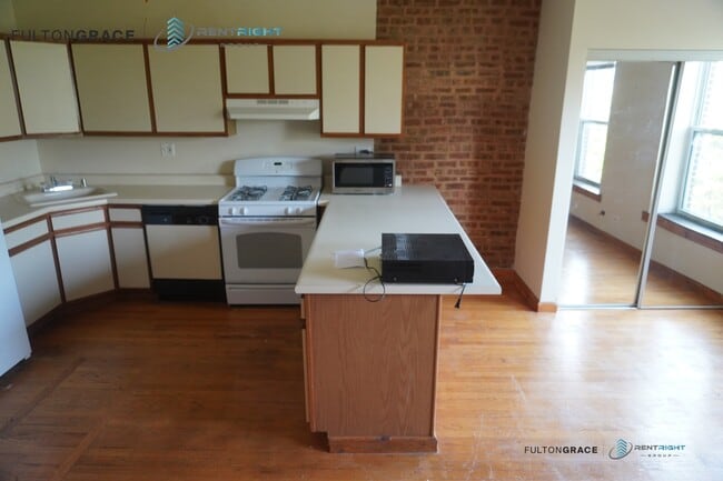 1253 W Devon Ave Unit 2E
