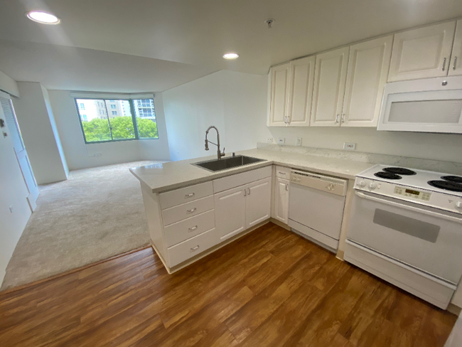 Building Photo - 1314 Kalakaua Ave Rental