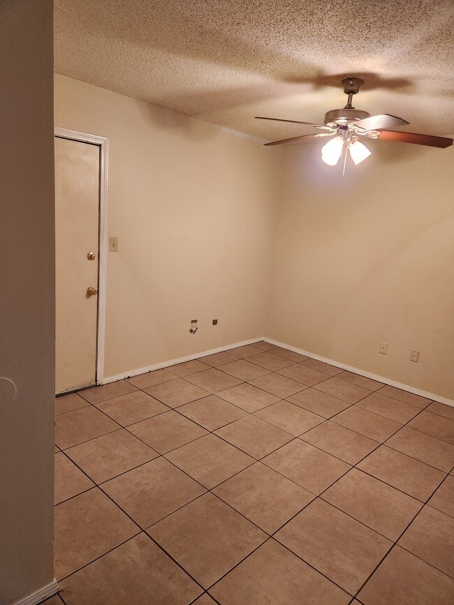 621 Woodsman Dr