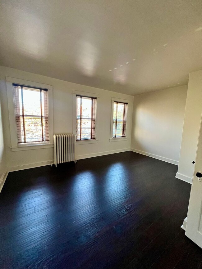 Photo - 36 E New St Unit 2