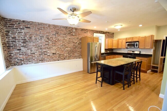 Photo - 172 Cottage St Unit 3