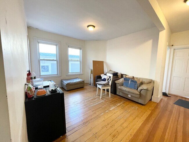 Photo - 17 Sachem St