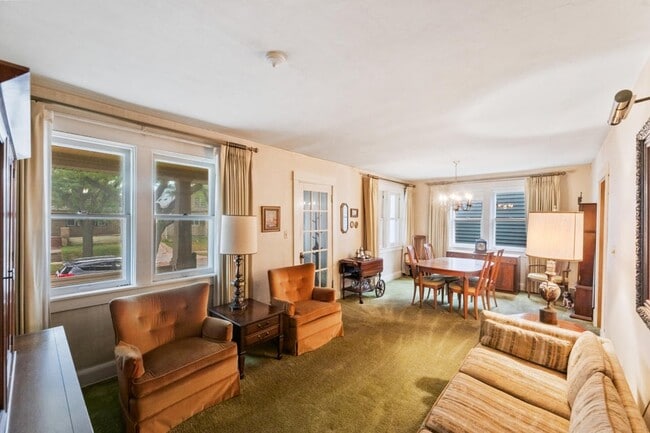 Photo - 403 N 69th St