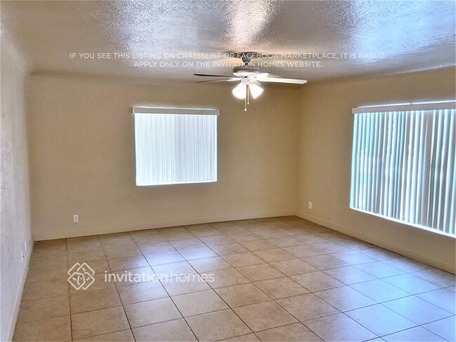 Photo - 527 W 1st St