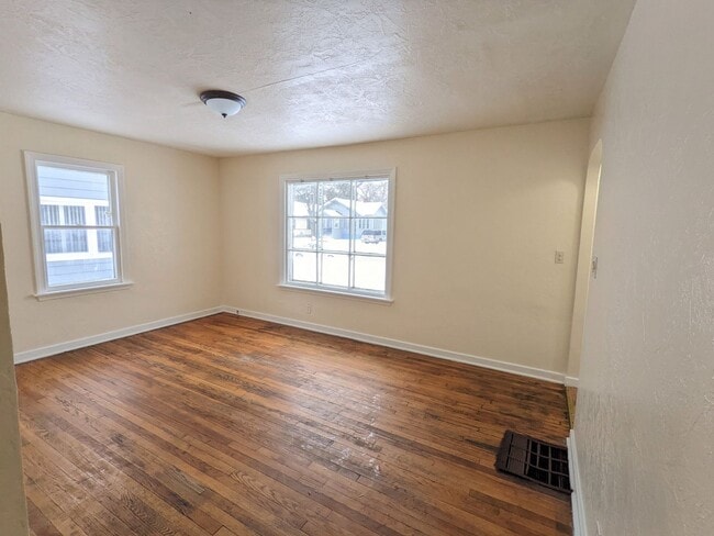 Photo - 1969 Wood St