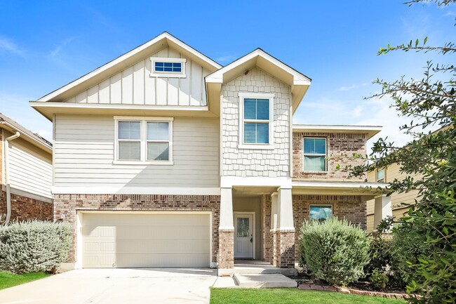 Building Photo - HUGE 4 BEDROOM 3.5 BATHROOM HOUSE- ONLY 7....