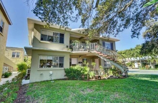 Building Photo - 401 S Lakeside Dr Unit 3