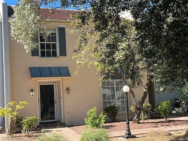 Photo - 698 Tam O Shanter