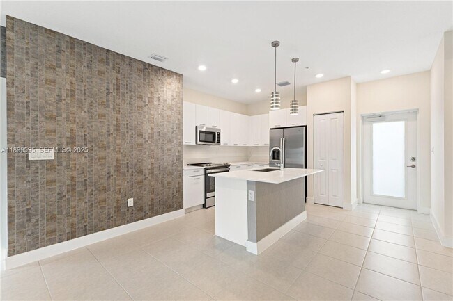 Photo - 8001 NW 41st St Unidad F-303