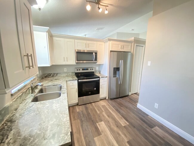 Photo - 2439 Harbor Town Dr