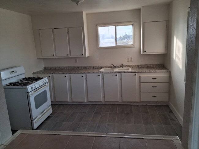 5722 Lindhurst Ave Unit A