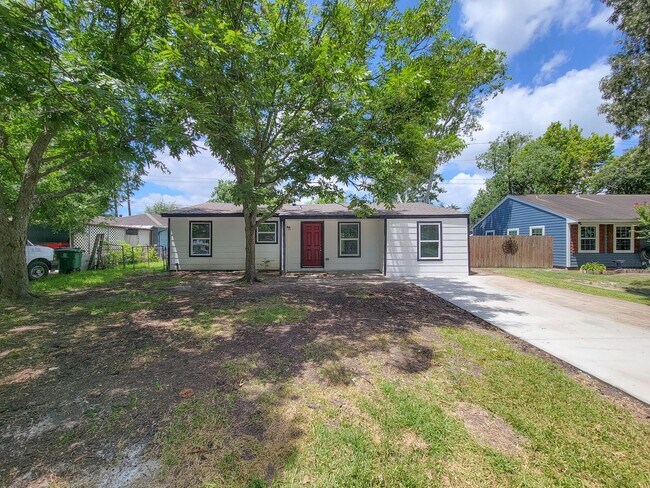 Photo - RECENTLY REMODELED 4 BEDROOM 2 BATH LEASE HOME WITH ALL THE UPGRADES.  CHECK THIS OUT.  WON'T LAS...