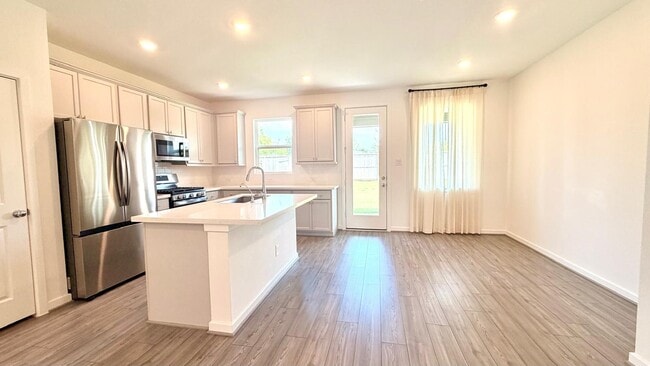 Building Photo - 1222 Sugar Dr