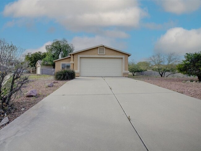 Building Photo - 2 Bedroom 2 Bath Single Story