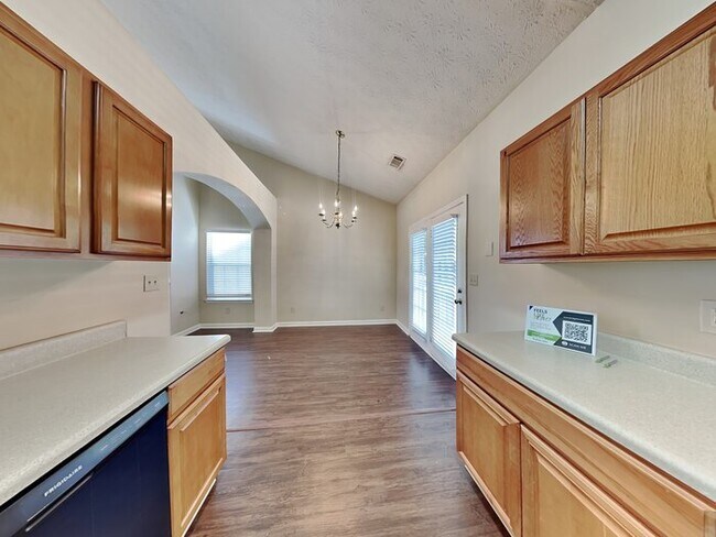 Photo - 320 Lake Royale Pl