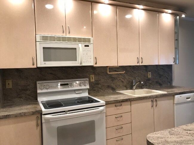 Photo - 1111 River Rd Unit Apartment A20