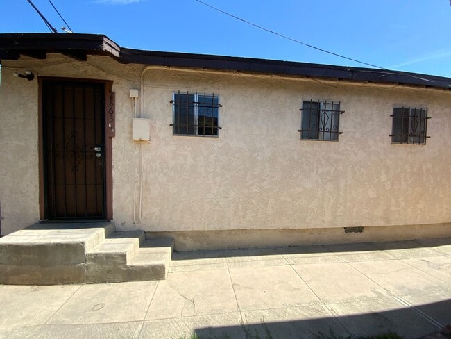 Building Photo - 3024 1/2-2863 1/2 N Coolidge Ave Unit 2863 1/2 Coolidge Ave Rental