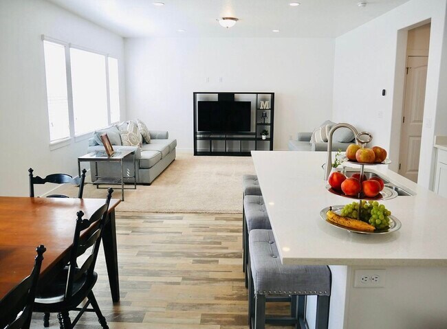 Photo - 503 S Valkyries Ln
