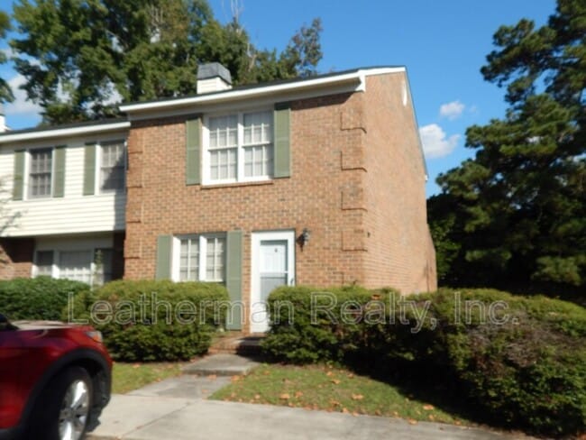 Photo - 738 Coventry Ln