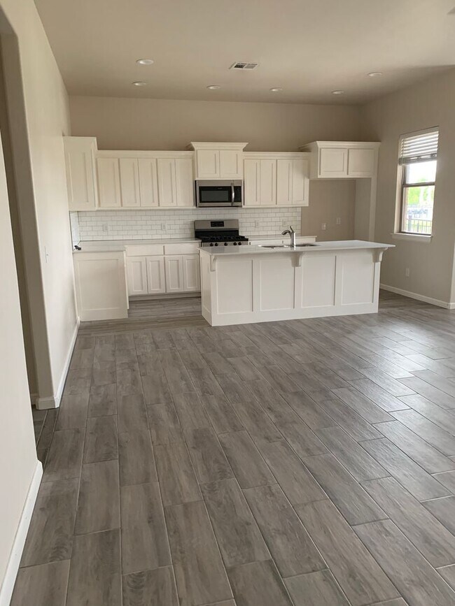 Photo - 3 bed, 2.5 bath home in the Enclave