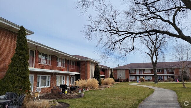 Building Photo - 1107 Holiday Ln Unit 13 Rental