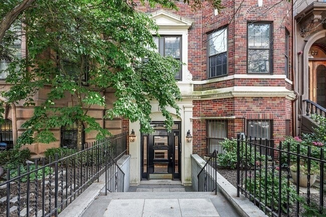 Building Photo - 125 Beacon St Unit 1