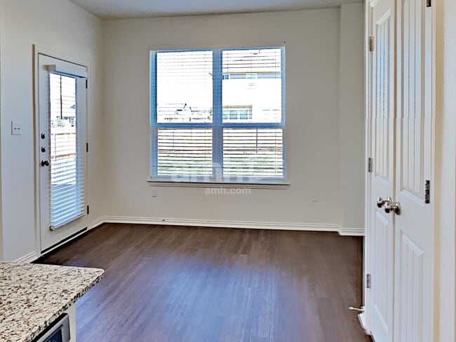 Photo - 2709 Meadowood Heights