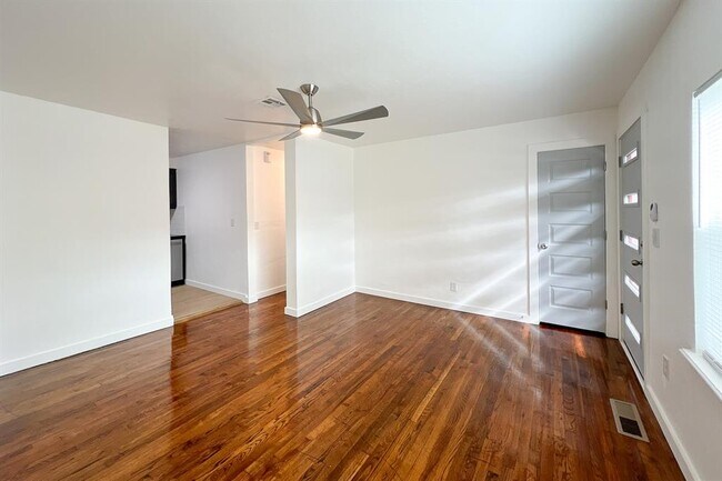 Photo - 909 SW 48th St