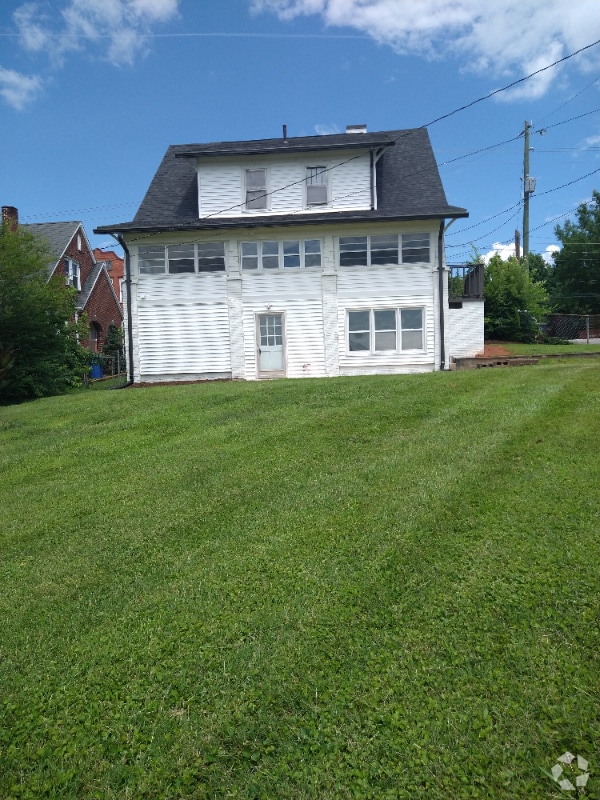 Building Photo - 301 D St Rental