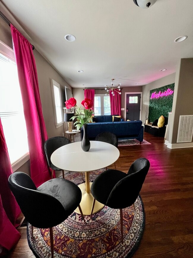 Photo - 202 Raymond St