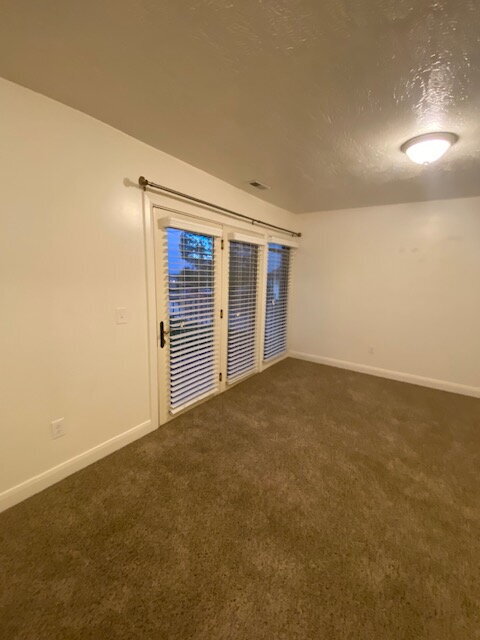 Photo - "Riverdale Retreat: Cozy 2-Bedroom with Modern Granite Touches!"