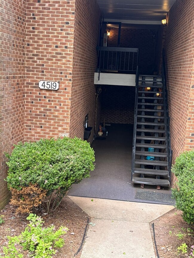 Building Photo - REMODELED NW RALEIGH 3 BEDROOM CONDO IN MARTINIQUE--SWIMMING POOL- UPDATED PRIMARY BATHROOM