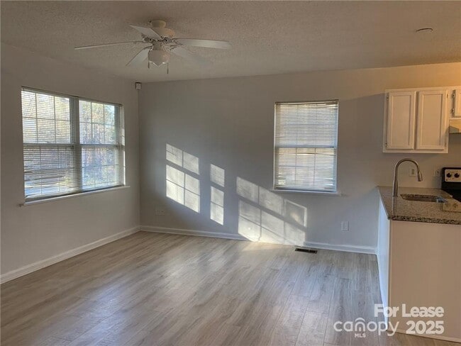 Photo - 104 Pepper Cir