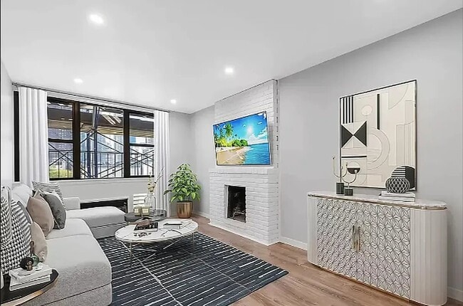 Photo - 453 W 48th St Unidad 2C