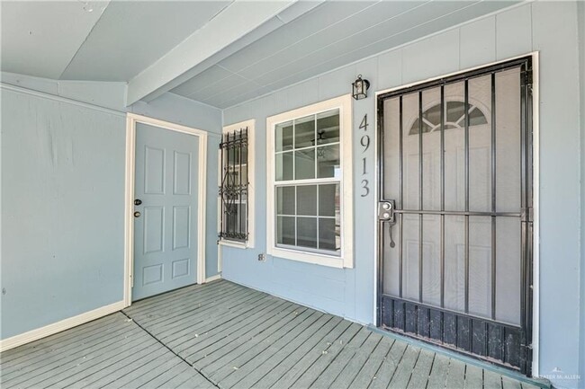 Photo - SPACIOUS! LOCATION!