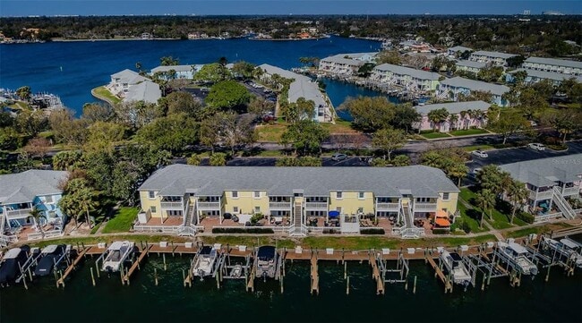 Building Photo - 5196 Beach Dr SE Unit B