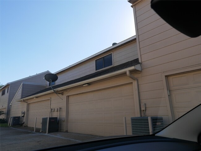 Photo - 13840 Hollowgreen Dr