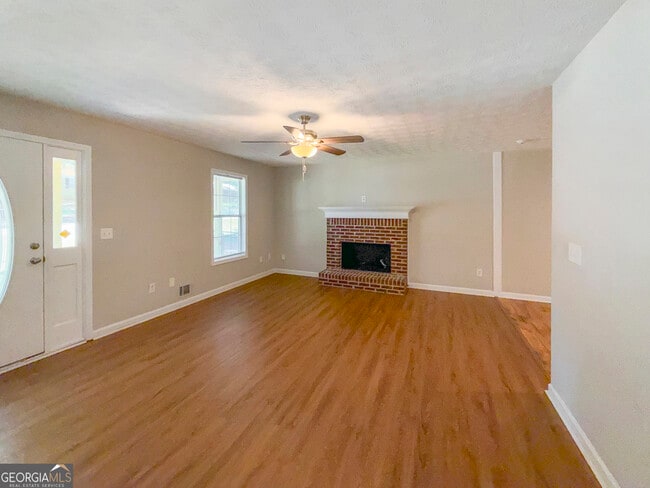Photo - 2025 Old Concord Dr SE