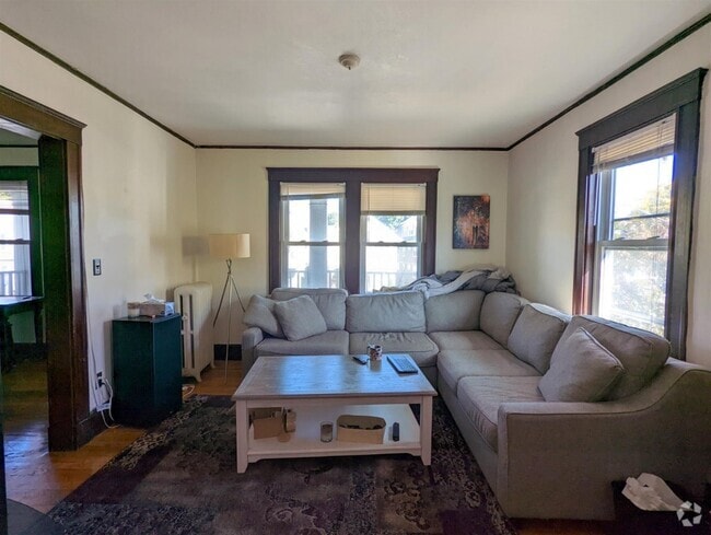 Building Photo - 998 Broadway Unit 3 Rental