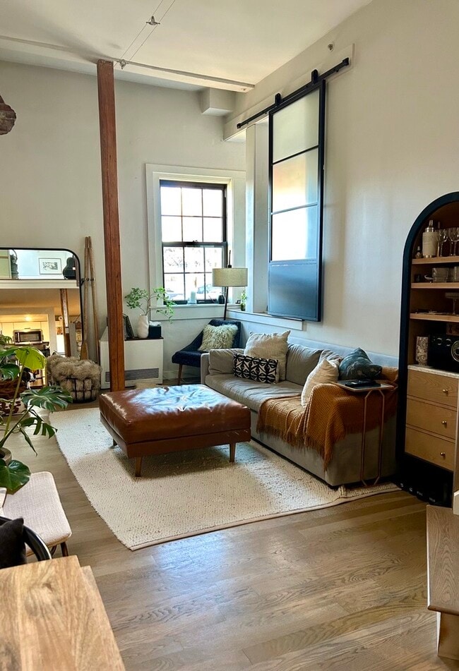 Building Photo - 10 Exchange St Unit 411