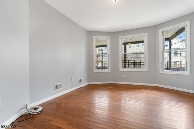 Photo - 87 Columbia Ave Unidad 3