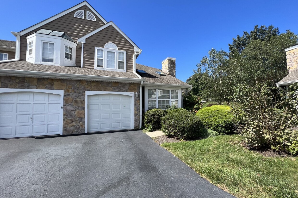 Photo - 76 Knoll Ct (Long Hill, NJ)