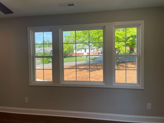 Photo - Beautiful Renovated 4 Bedroom Home For Rent With a Large Bonus Room!