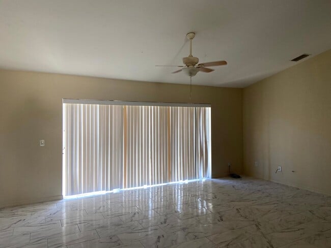 Photo - Available Now!!!. Huge 4 bedroom/Greenbriar Area.