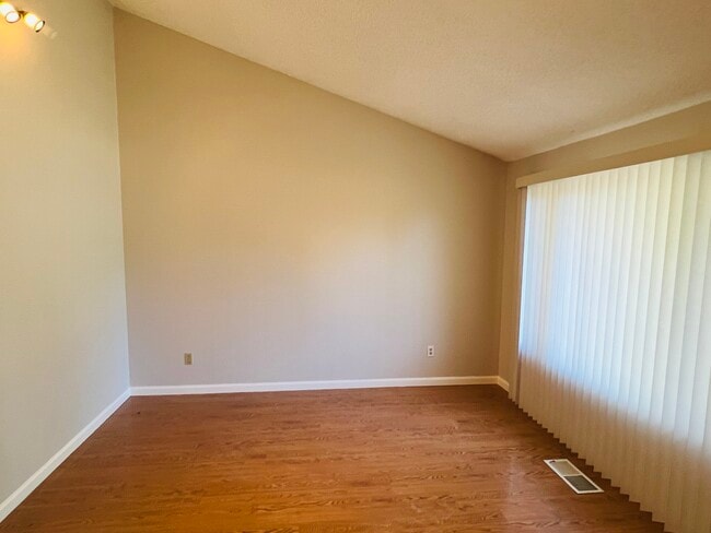 Photo - 5089 Brittany Dr