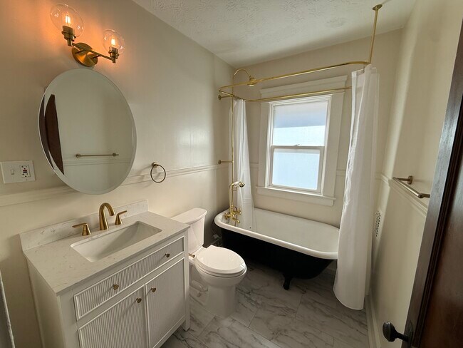 Photo - 1317 W 106th St Unit Upstairs