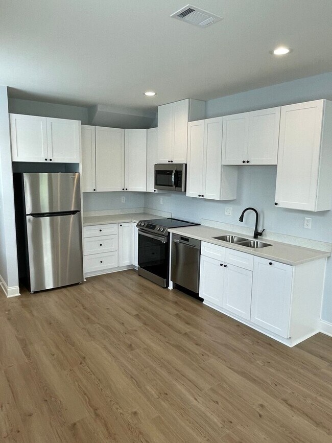 Photo - New 3BD/3.5BA w/ Gated Parking, great location Close to Downtown.