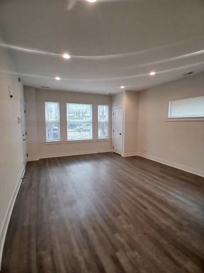 Photo - 4608 S Indiana Ave Unit 1