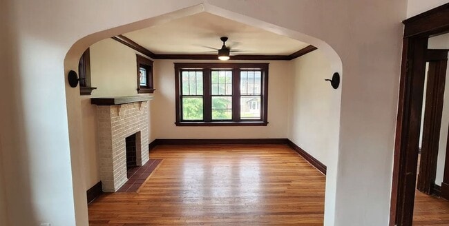 5328 Bancroft Ave Unit 5328 1F
